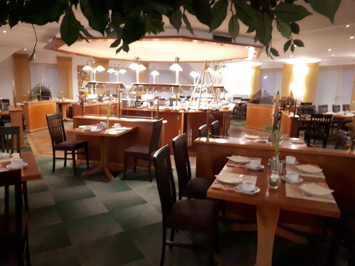 לייר Hotel Ostfriesen Hof מראה חיצוני תמונה